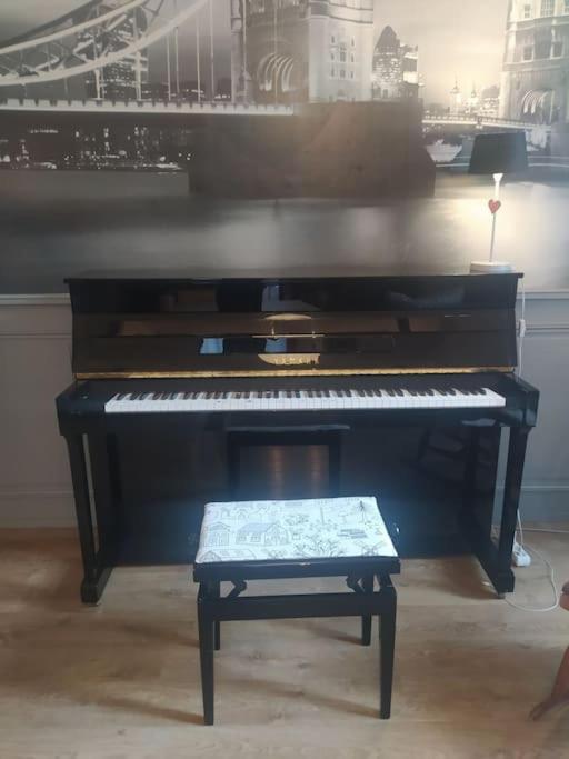 Chambre dans appartement de caractère Dole Esterno foto